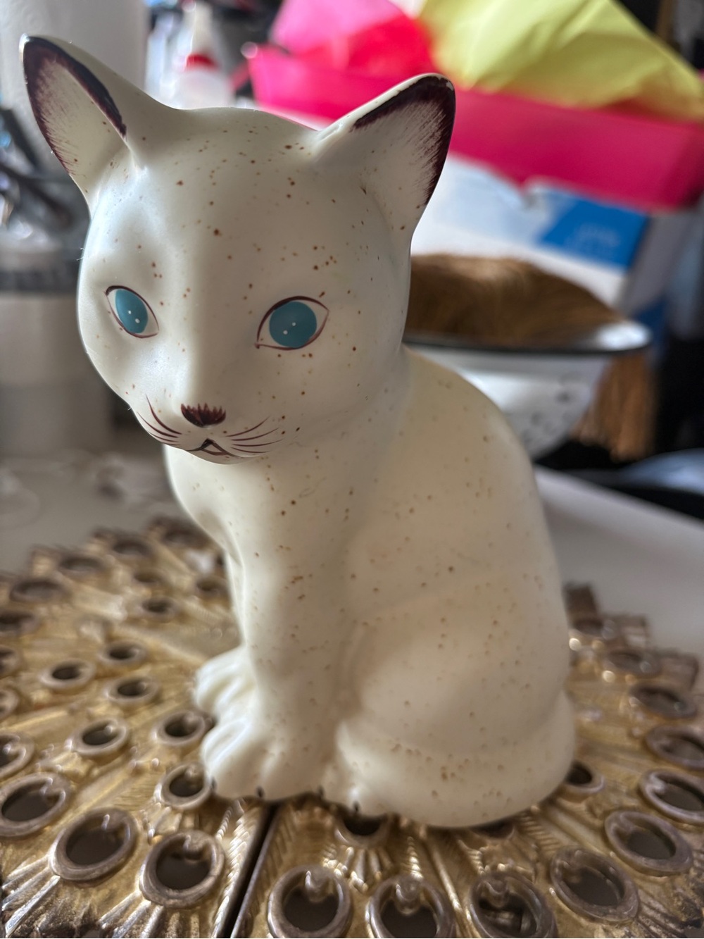 Vintage Flambro speckled ivory ceramic MCM blue eyed cat 6.5 inches tall